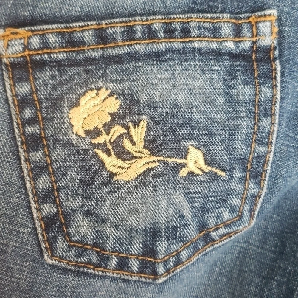 Old Navy Cuffed Pedal Pushers Jeans Capris Girl's Size 5 Slim Casual Embroidered